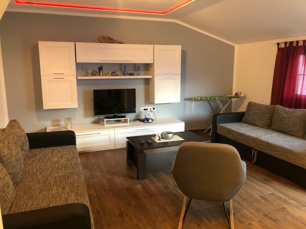 Apartment Jopa ชิเบนิก ภายนอก รูปภาพ